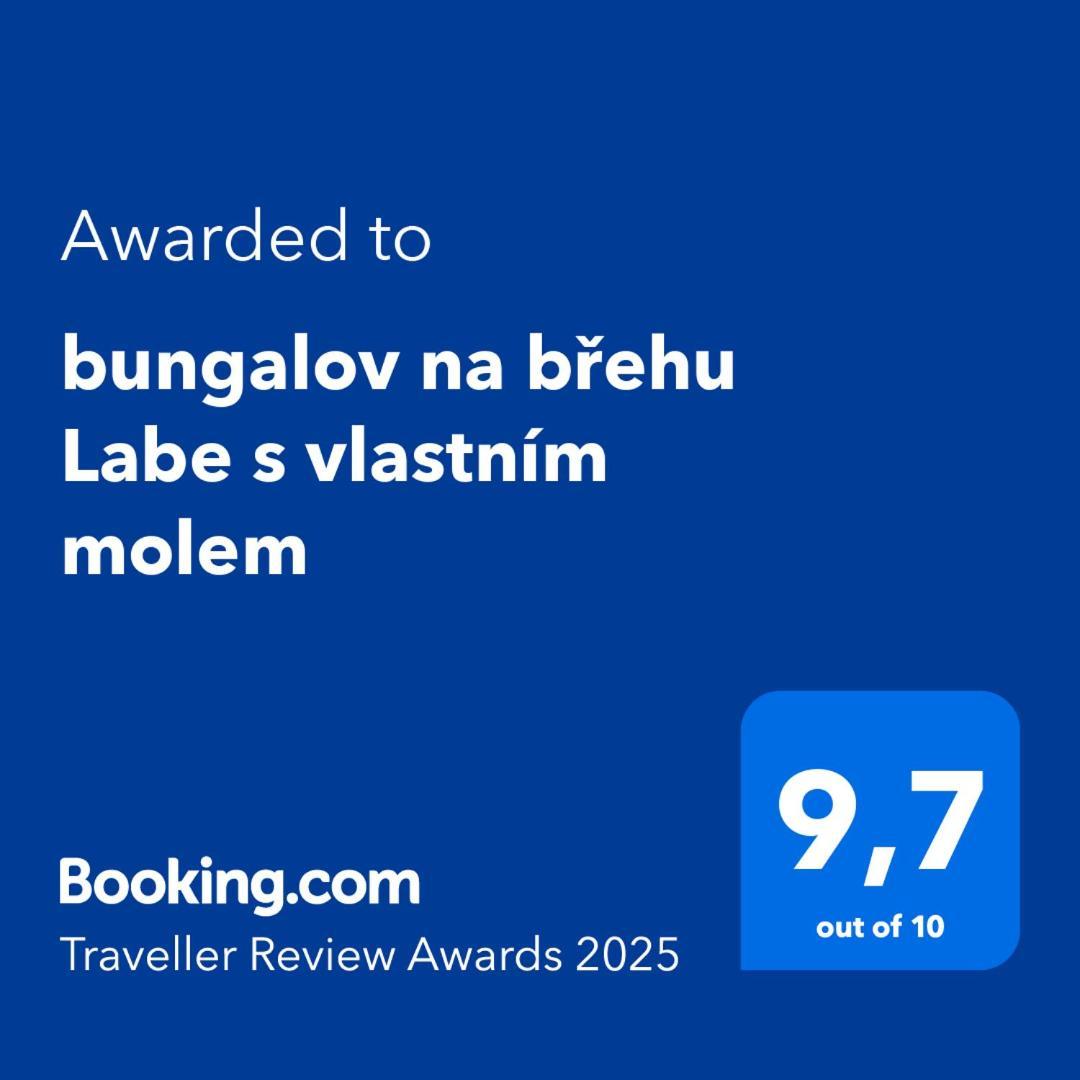 Bungalov Na Brehu Labe S Vlastnim Molem 파르두비체 외부 사진
